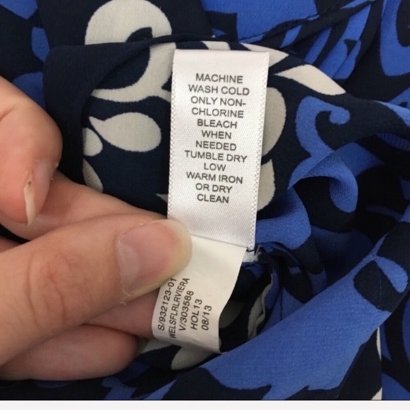 ✨5 FOR $25✨  Banana Republic Blue Floral Patterned Blouse - Picture 6 of 7